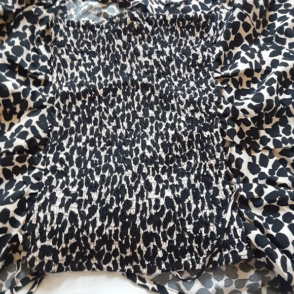 🧡H&M front tie black and white blouse - Picture 4 of 4